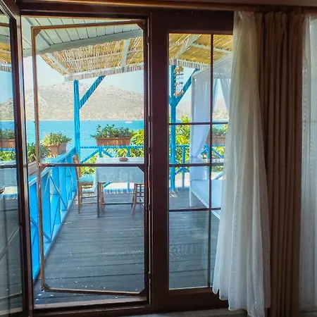 Aphrodite Hotel *