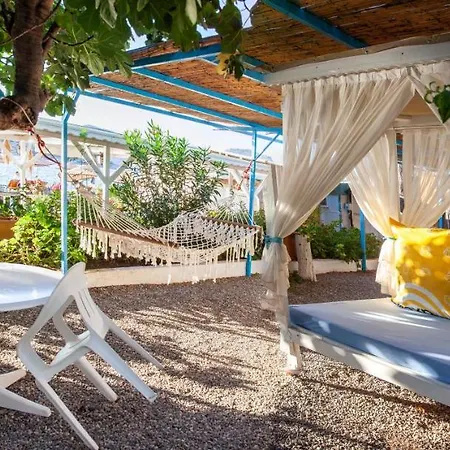 Aphrodite Hotel *