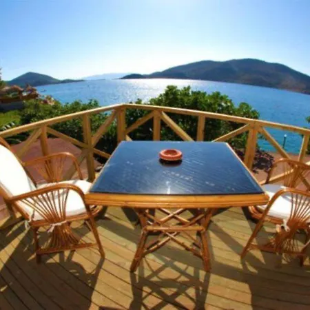 Aphrodite Hotel *