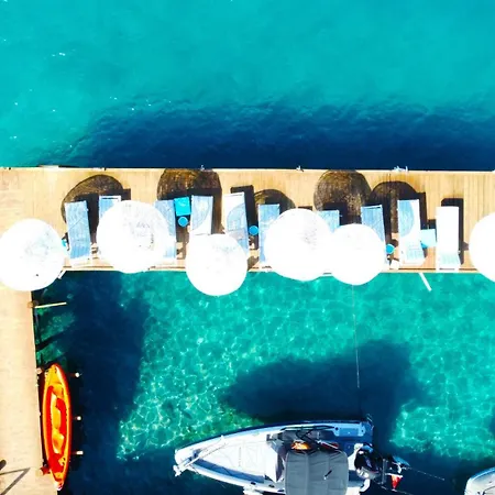 Aphrodite Hotel *