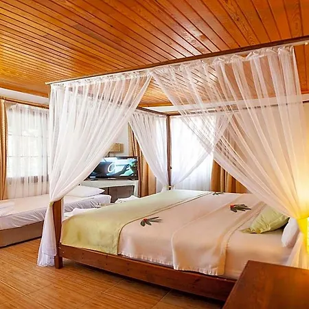 Aphrodite Hotel *