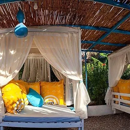 Aphrodite Hotel *